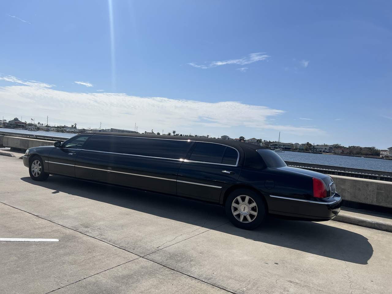 Galveston Lincoln Town Car bay — Houston Limo Chauffeur