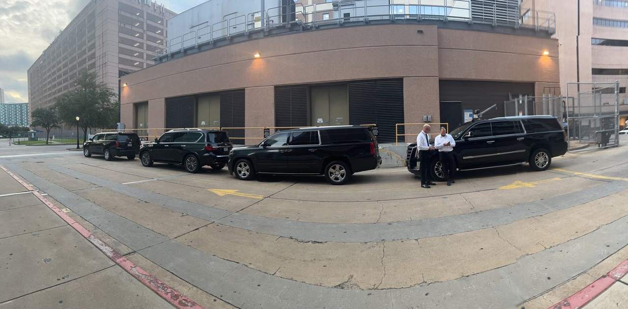 SUV convoy chauffeurs — Houston Limo Chauffeur