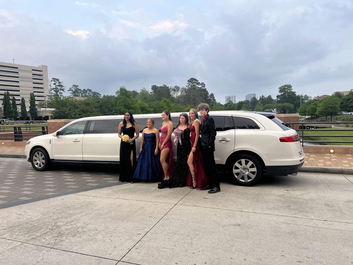 The Woodlands prom night Lincoln MKT limousine waterway — Houston Limo Chauffeur